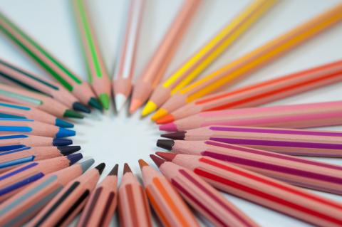 Colouring pencils forming a circle