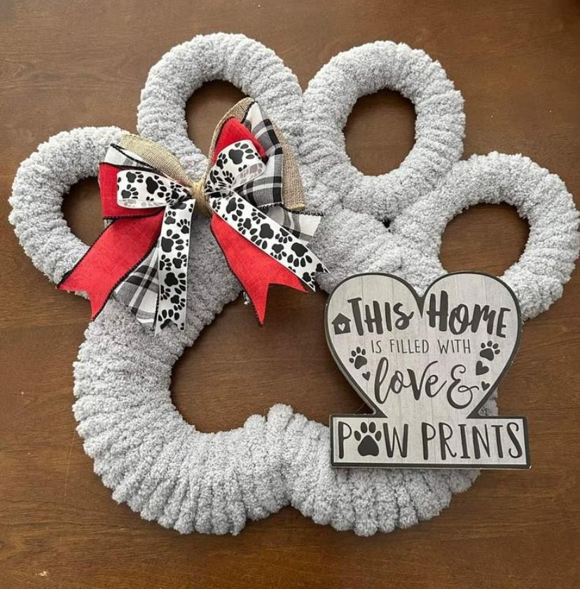 wreath made of fabric in the shape of a pawprint